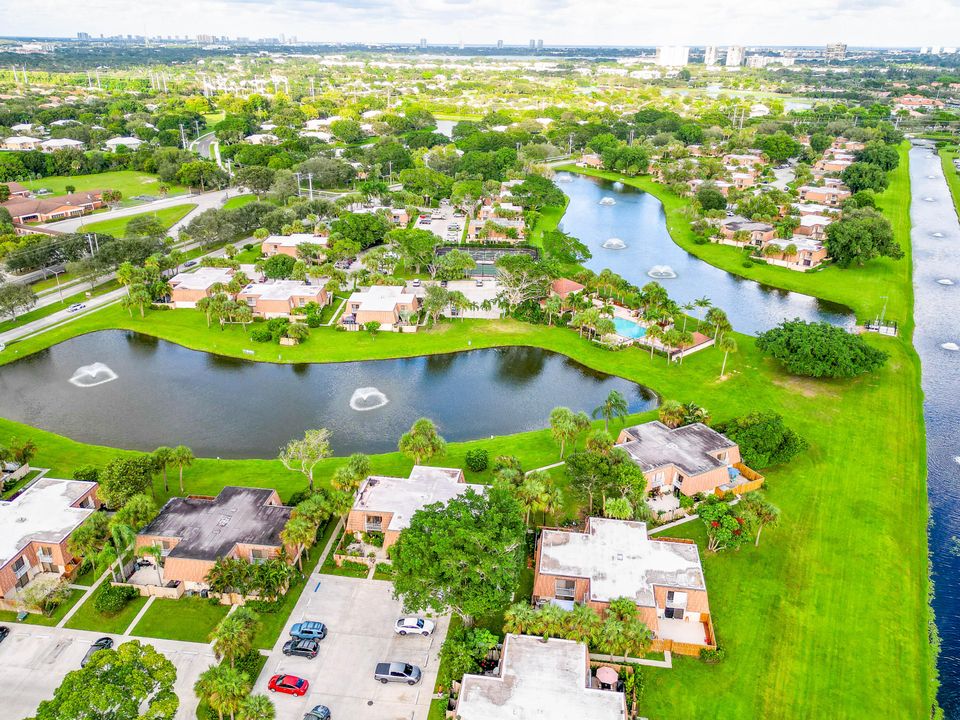 待售: $299,000 (2 贝兹, 2 浴室, 1288 平方英尺)