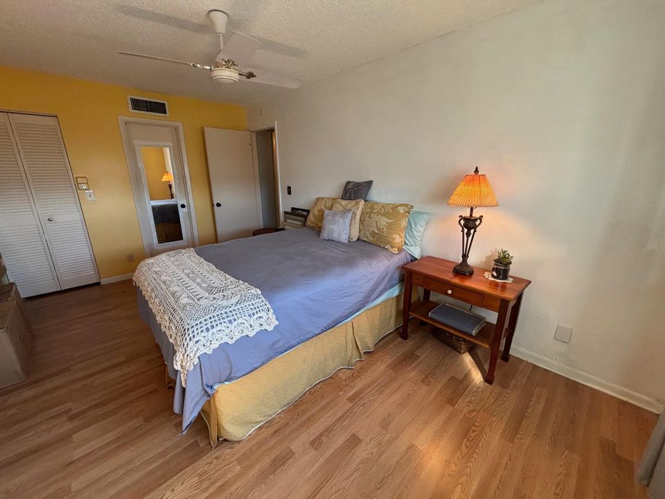 待售: $55,900 (1 贝兹, 1 浴室, 900 平方英尺)