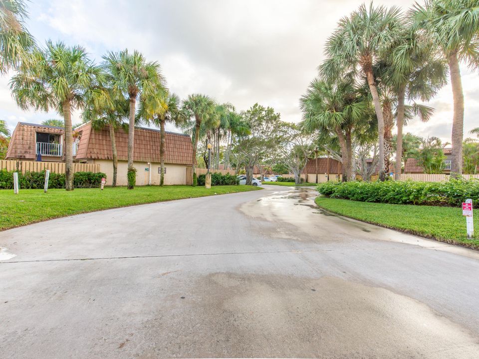 待售: $299,000 (2 贝兹, 2 浴室, 1288 平方英尺)