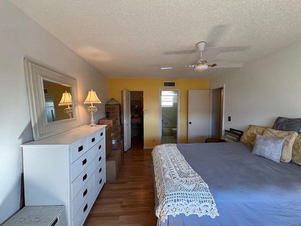 待售: $55,900 (1 贝兹, 1 浴室, 900 平方英尺)