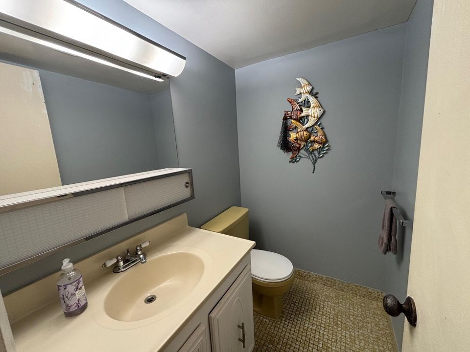 待售: $55,900 (1 贝兹, 1 浴室, 900 平方英尺)