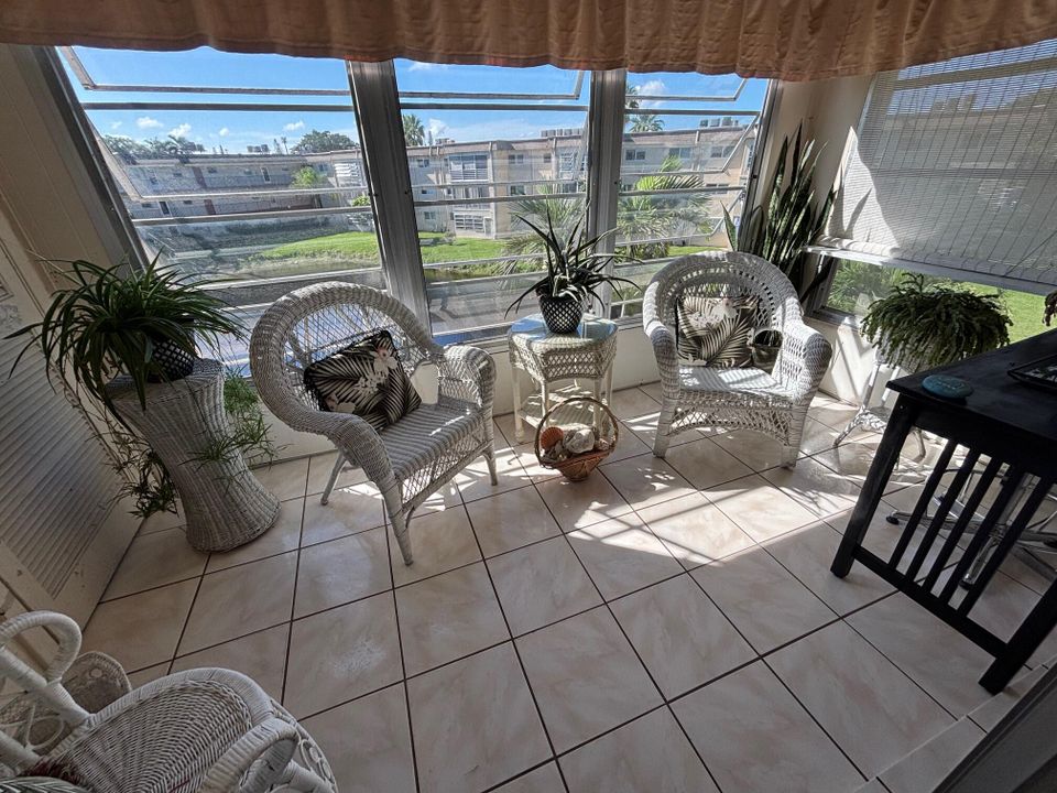 待售: $55,900 (1 贝兹, 1 浴室, 900 平方英尺)