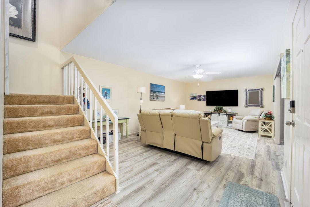 合同活跃: $449,000 (2 贝兹, 2 浴室, 1288 平方英尺)