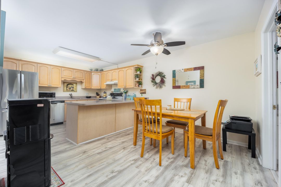 合同活跃: $449,000 (2 贝兹, 2 浴室, 1288 平方英尺)