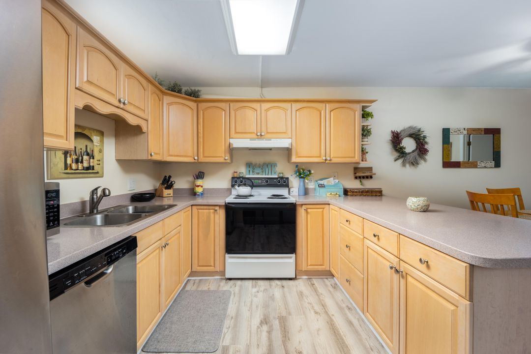 合同活跃: $449,000 (2 贝兹, 2 浴室, 1288 平方英尺)