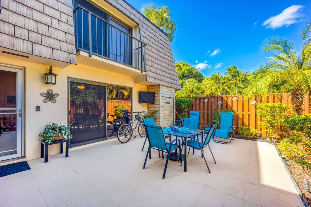 合同活跃: $449,000 (2 贝兹, 2 浴室, 1288 平方英尺)