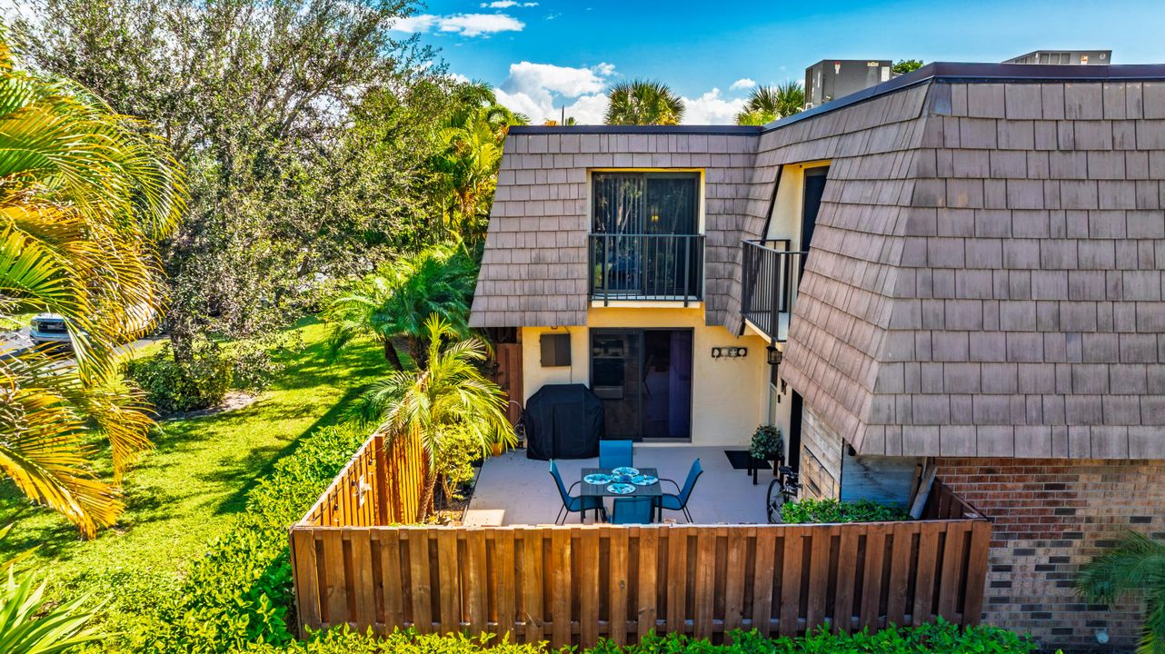 合同活跃: $449,000 (2 贝兹, 2 浴室, 1288 平方英尺)