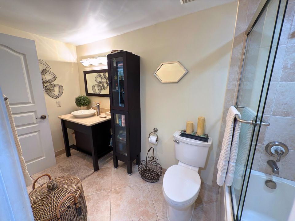 Active With Contract: $600,000 (2 beds, 2 baths, 1450 Square Feet)