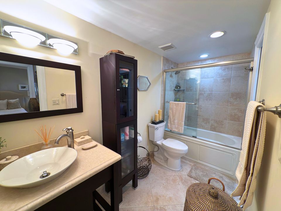 Active With Contract: $600,000 (2 beds, 2 baths, 1450 Square Feet)