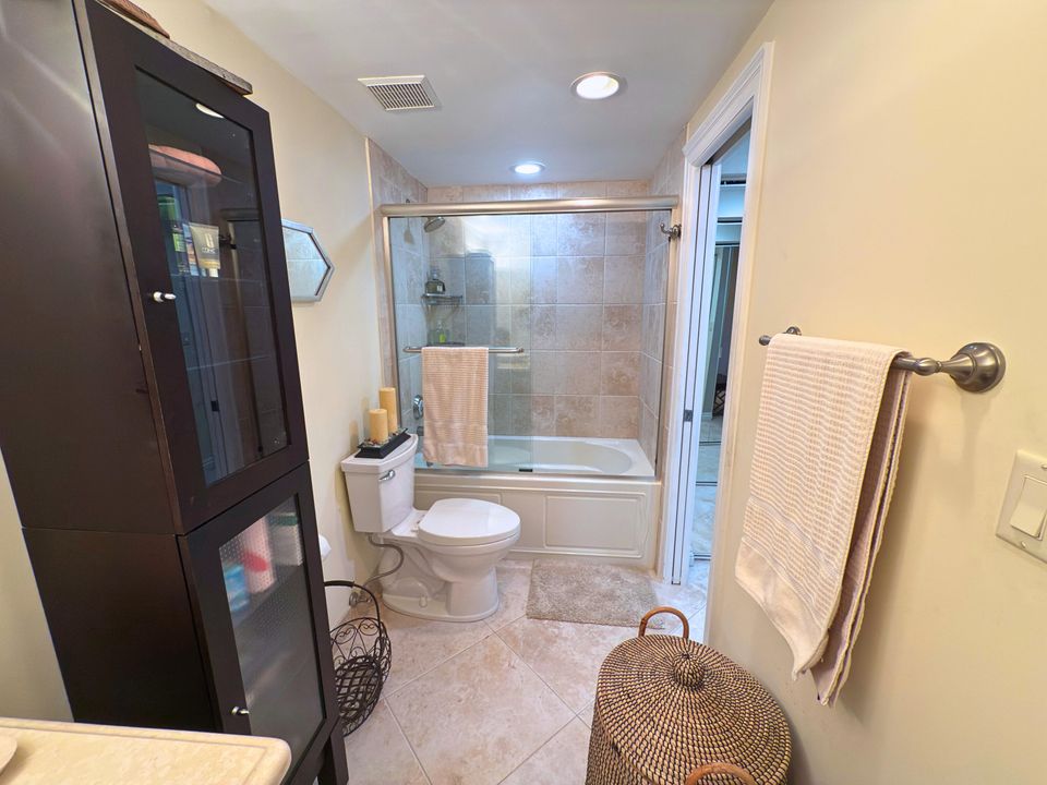 Active With Contract: $600,000 (2 beds, 2 baths, 1450 Square Feet)