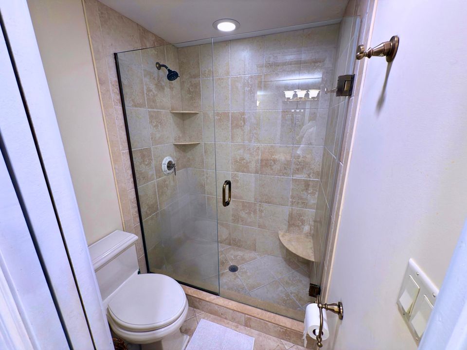 Active With Contract: $600,000 (2 beds, 2 baths, 1450 Square Feet)