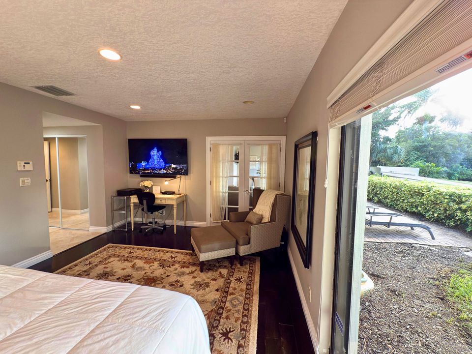 Active With Contract: $600,000 (2 beds, 2 baths, 1450 Square Feet)