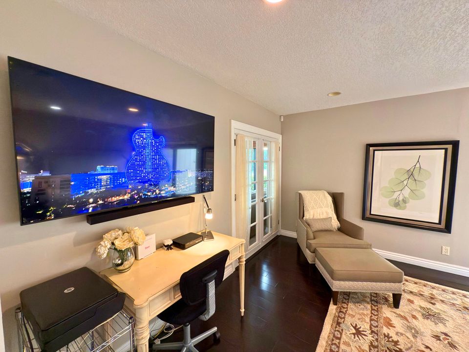 Active With Contract: $600,000 (2 beds, 2 baths, 1450 Square Feet)