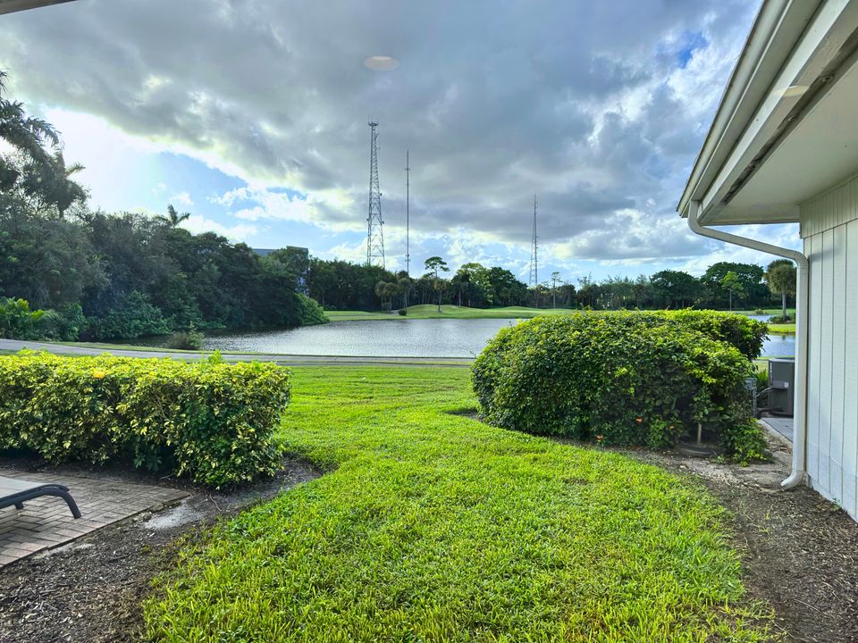 Active With Contract: $600,000 (2 beds, 2 baths, 1450 Square Feet)