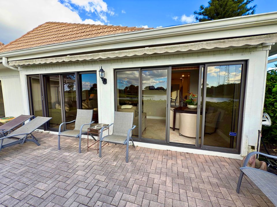 Active With Contract: $600,000 (2 beds, 2 baths, 1450 Square Feet)