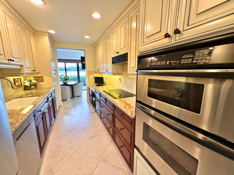 Active With Contract: $600,000 (2 beds, 2 baths, 1450 Square Feet)