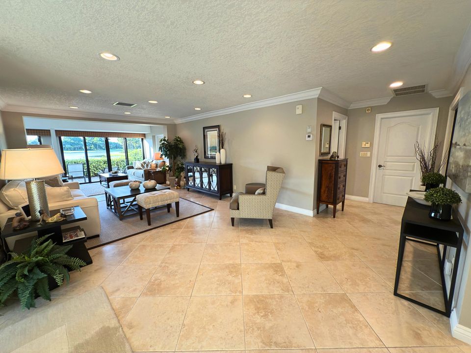 Active With Contract: $600,000 (2 beds, 2 baths, 1450 Square Feet)