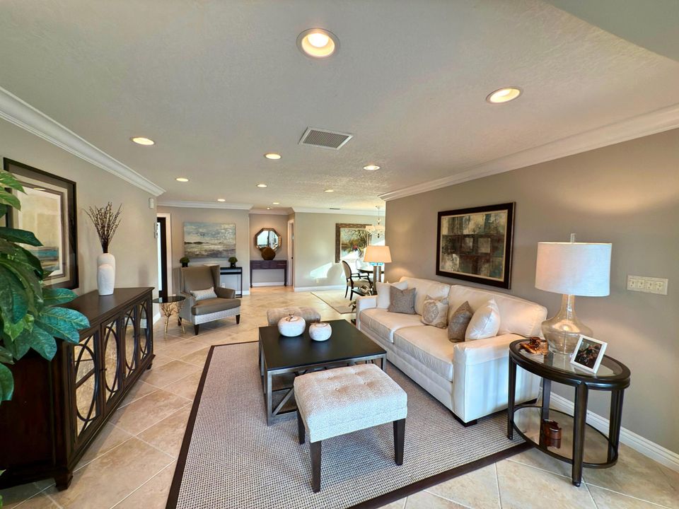 Active With Contract: $600,000 (2 beds, 2 baths, 1450 Square Feet)