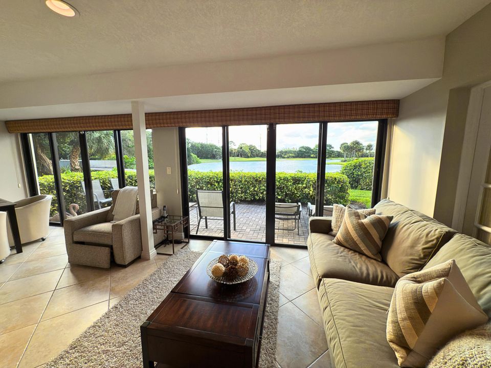 Active With Contract: $600,000 (2 beds, 2 baths, 1450 Square Feet)