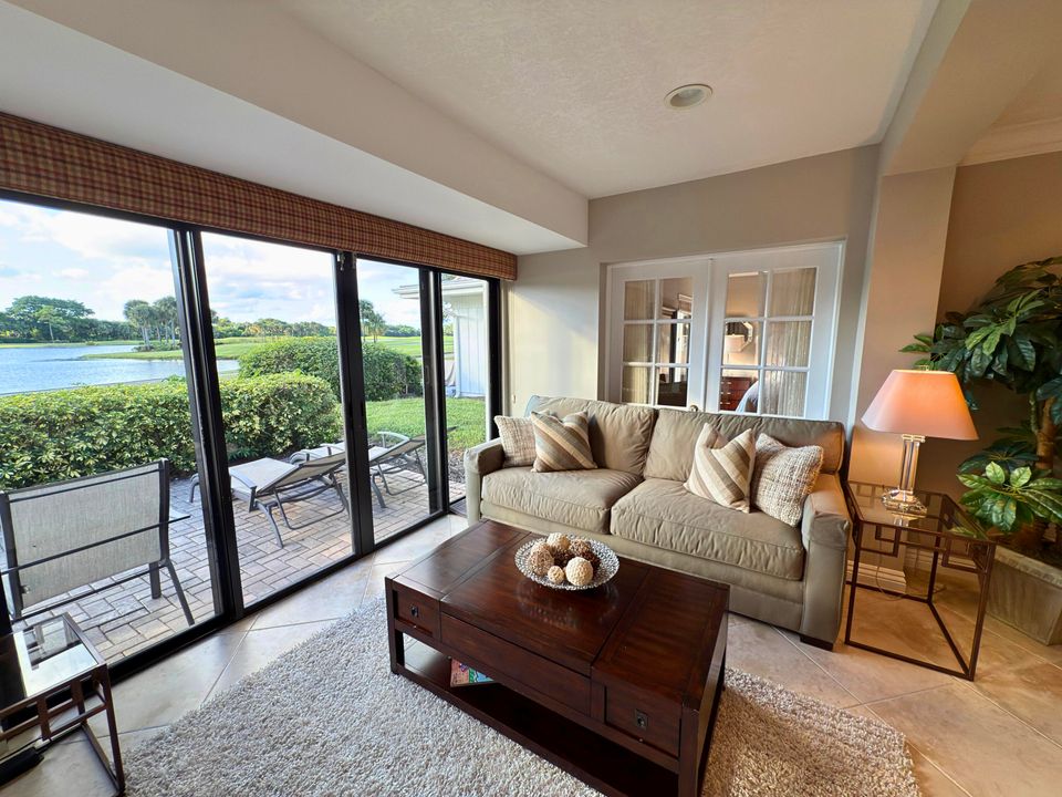 Active With Contract: $600,000 (2 beds, 2 baths, 1450 Square Feet)