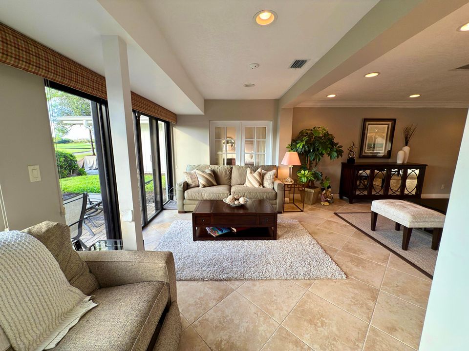 Active With Contract: $600,000 (2 beds, 2 baths, 1450 Square Feet)