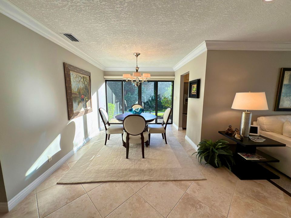 Active With Contract: $600,000 (2 beds, 2 baths, 1450 Square Feet)