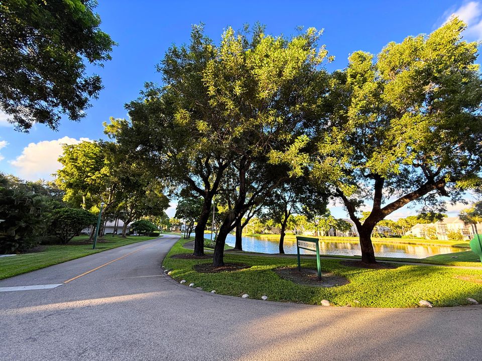 Active With Contract: $600,000 (2 beds, 2 baths, 1450 Square Feet)