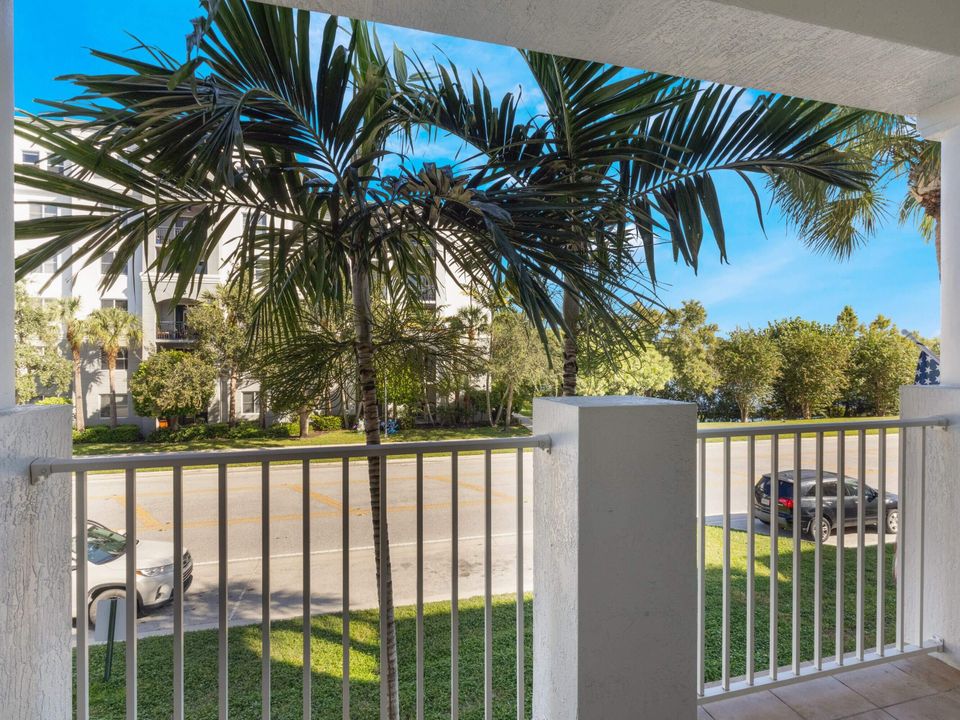 For Sale: $470,000 (3 beds, 2 baths, 1988 Square Feet)