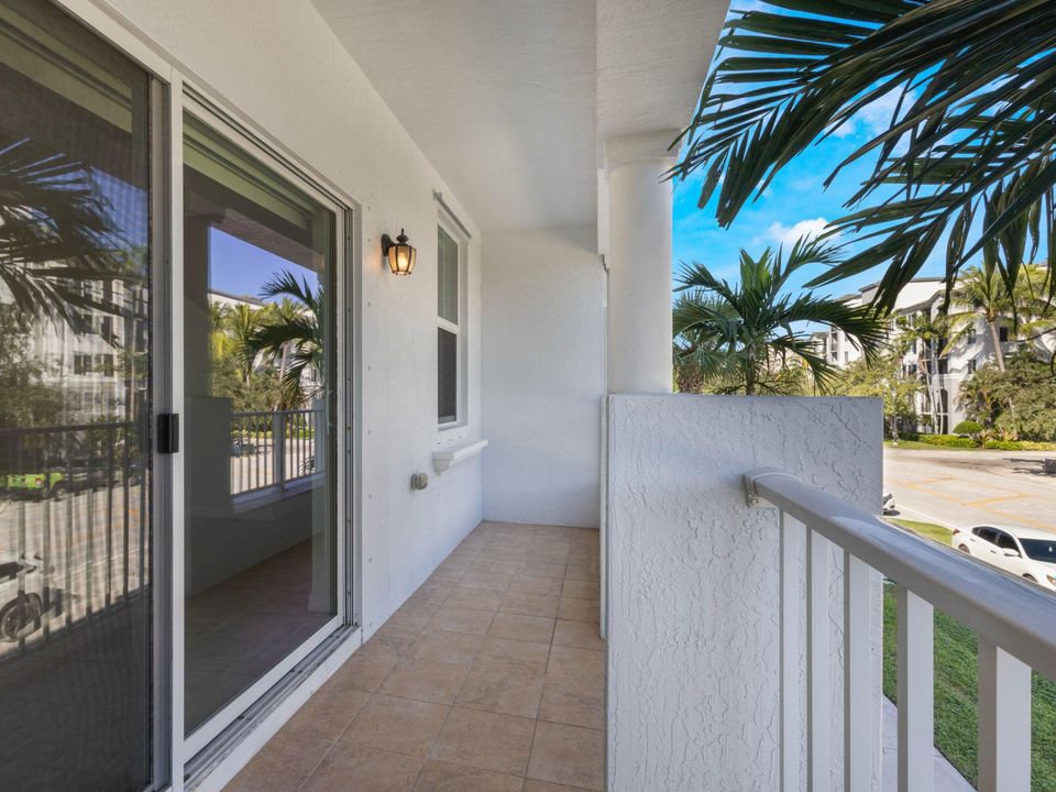 For Sale: $470,000 (3 beds, 2 baths, 1988 Square Feet)