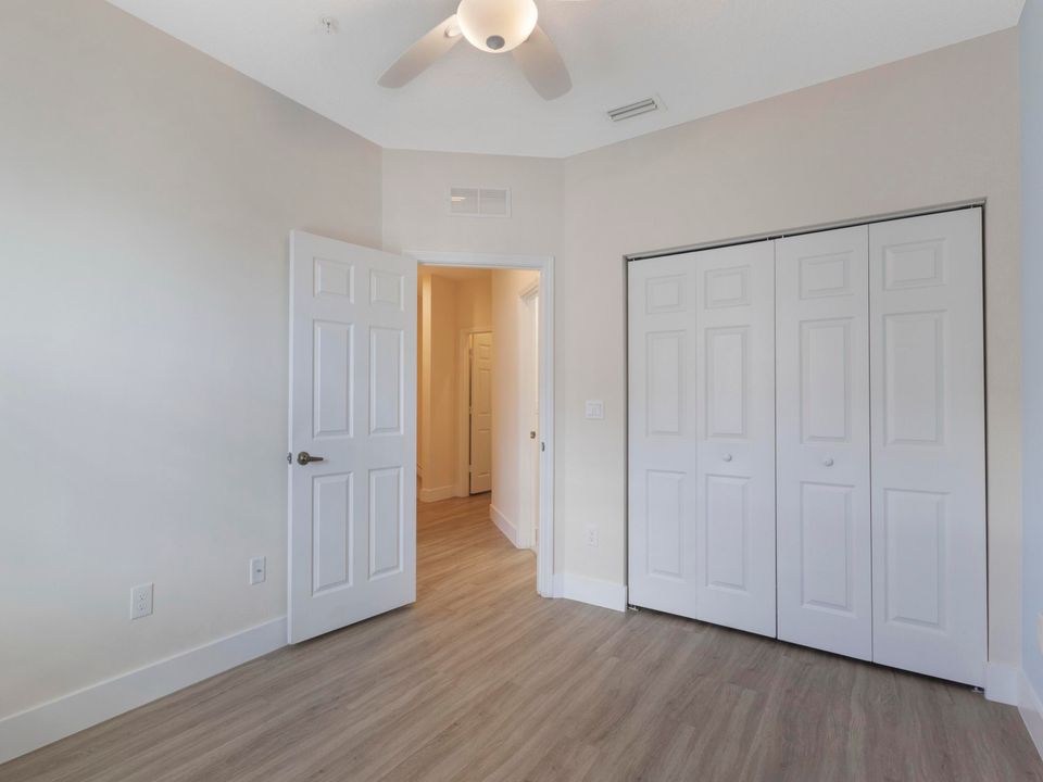 For Sale: $470,000 (3 beds, 2 baths, 1988 Square Feet)