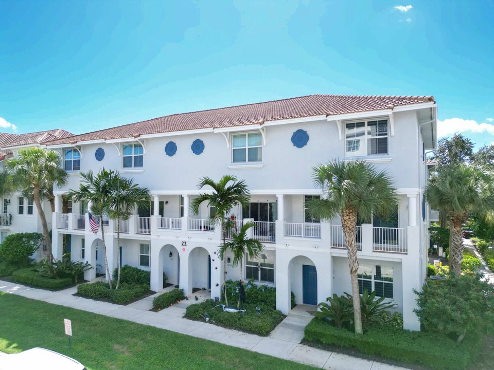 For Sale: $470,000 (3 beds, 2 baths, 1988 Square Feet)