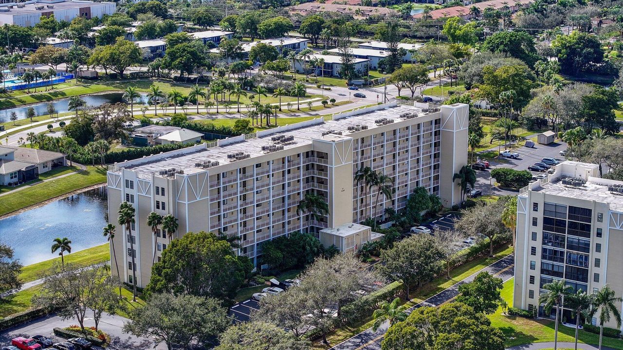 Под контрактом: $299,900 (2 спален, 2 ванн, 1230 Квадратных фут)