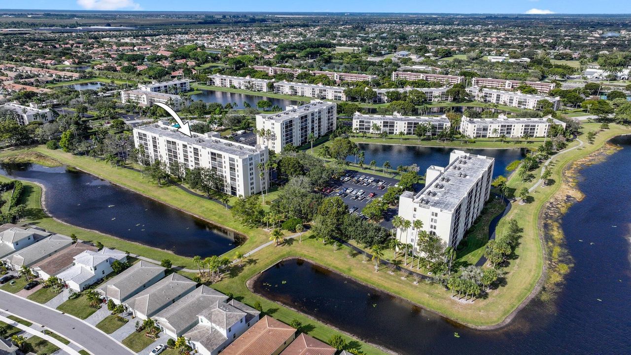 Под контрактом: $299,900 (2 спален, 2 ванн, 1230 Квадратных фут)