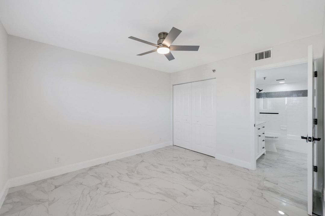 Под контрактом: $299,900 (2 спален, 2 ванн, 1230 Квадратных фут)