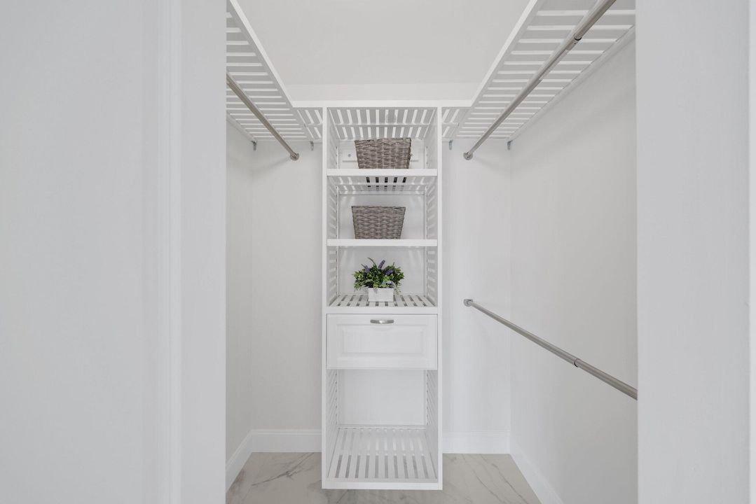 Под контрактом: $299,900 (2 спален, 2 ванн, 1230 Квадратных фут)