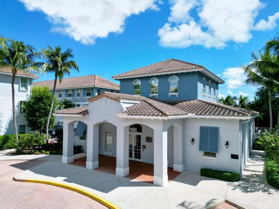 For Sale: $470,000 (3 beds, 2 baths, 1988 Square Feet)