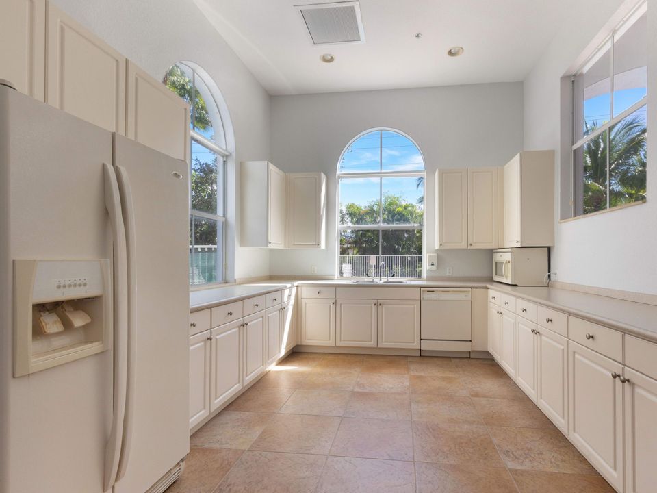 For Sale: $470,000 (3 beds, 2 baths, 1988 Square Feet)