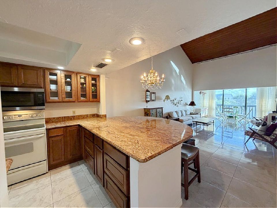 На продажу: $279,000 (2 спален, 2 ванн, 1172 Квадратных фут)