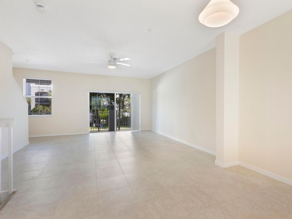 For Sale: $470,000 (3 beds, 2 baths, 1988 Square Feet)