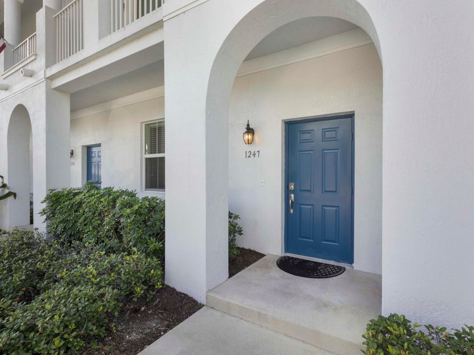 For Sale: $470,000 (3 beds, 2 baths, 1988 Square Feet)