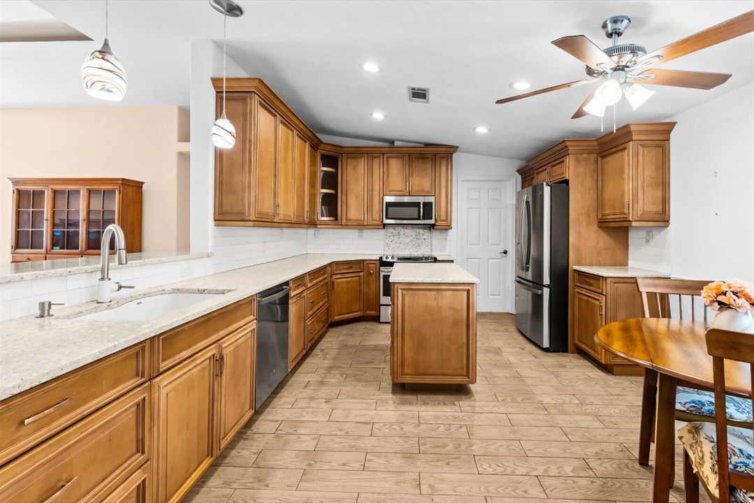 For Sale: $269,900 (3 beds, 2 baths, 1988 Square Feet)