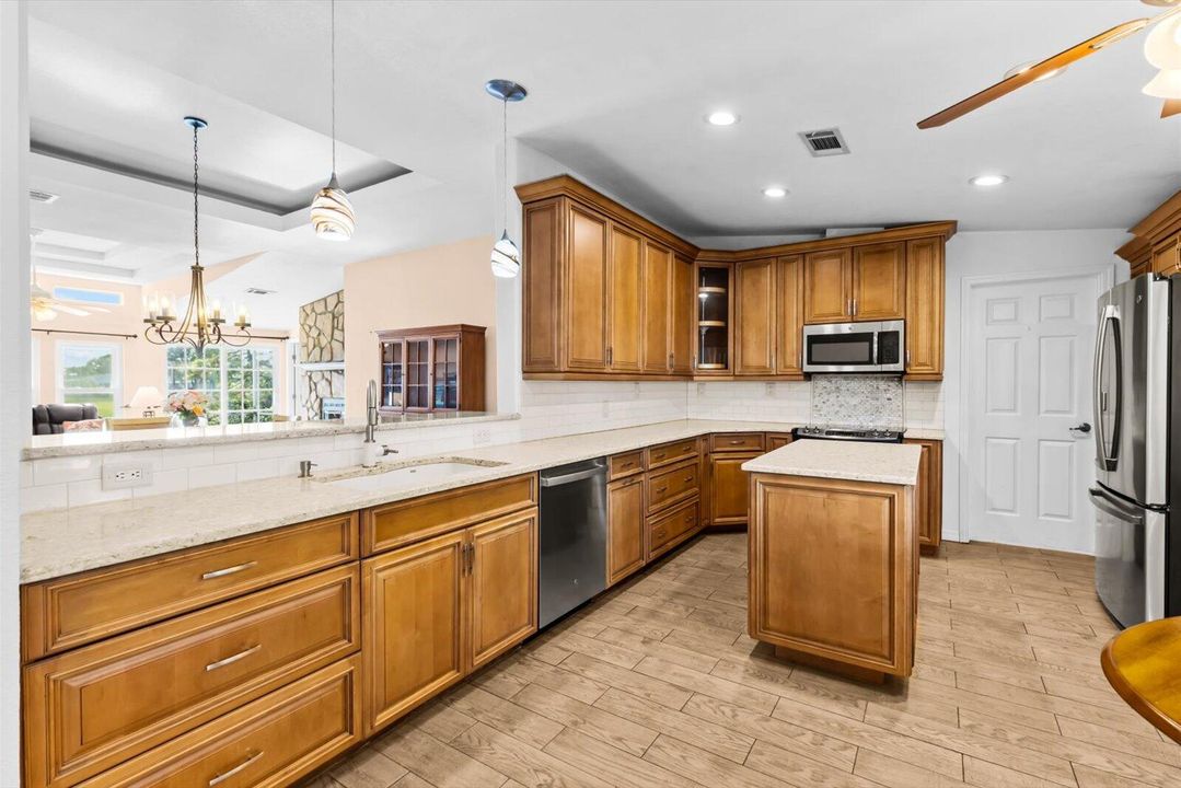 For Sale: $269,900 (3 beds, 2 baths, 1988 Square Feet)