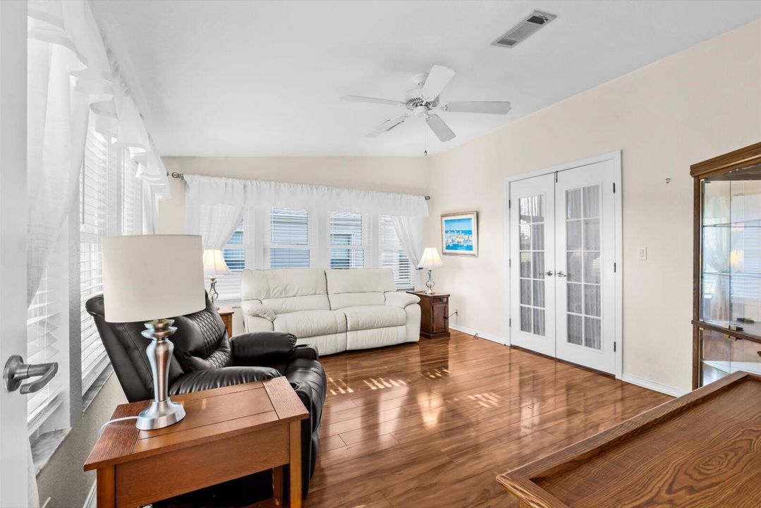 For Sale: $269,900 (3 beds, 2 baths, 1988 Square Feet)