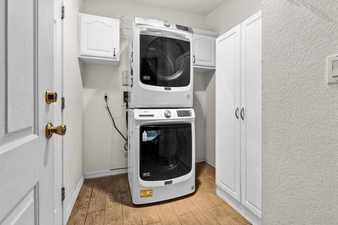 For Sale: $269,900 (3 beds, 2 baths, 1988 Square Feet)