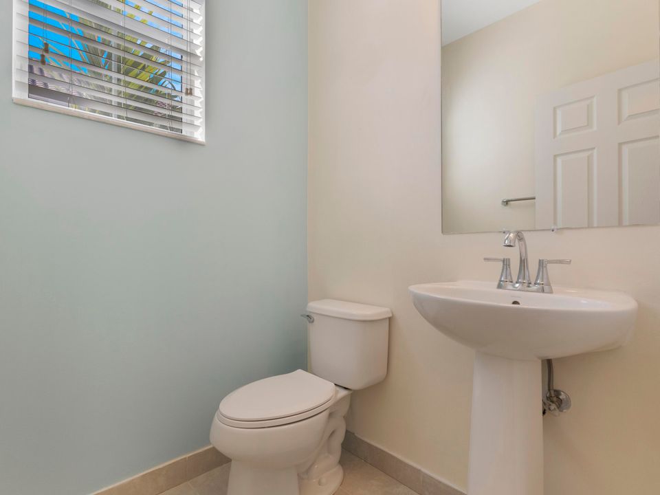 For Sale: $470,000 (3 beds, 2 baths, 1988 Square Feet)