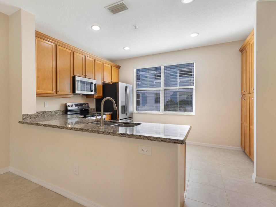 For Sale: $470,000 (3 beds, 2 baths, 1988 Square Feet)