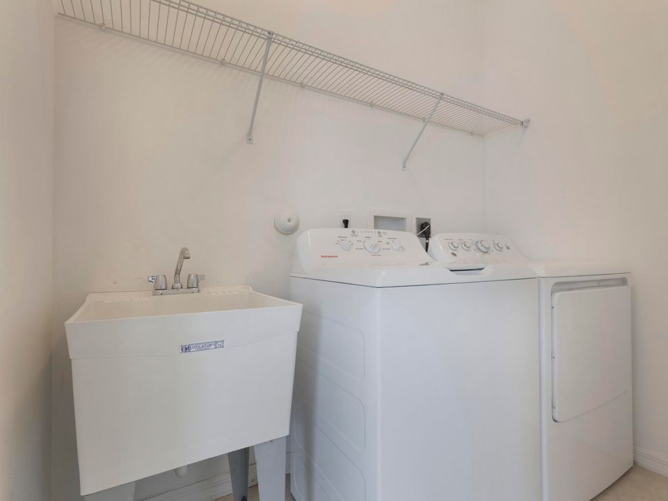 For Sale: $470,000 (3 beds, 2 baths, 1988 Square Feet)