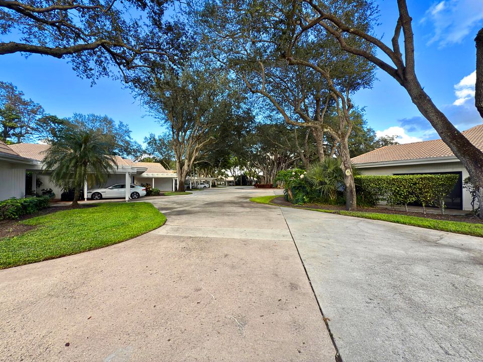 Active With Contract: $600,000 (2 beds, 2 baths, 1450 Square Feet)