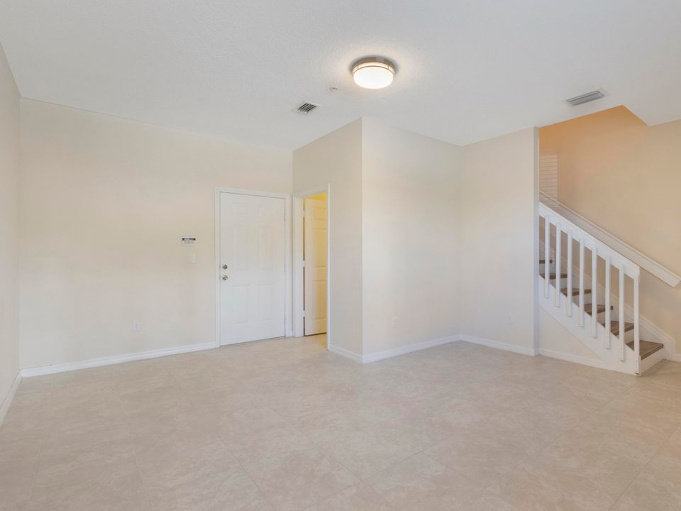 For Sale: $470,000 (3 beds, 2 baths, 1988 Square Feet)