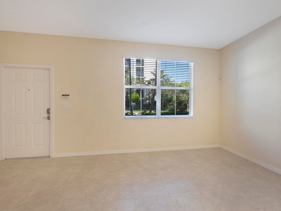 For Sale: $470,000 (3 beds, 2 baths, 1988 Square Feet)